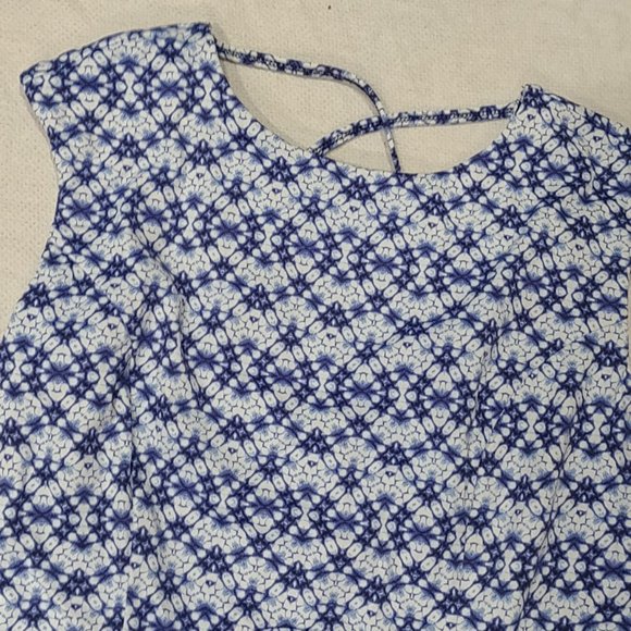 TITLE NINE ATHLETIC BLUE AND WHITE ABSTRACT PRINT, SPORTY SLINKY COOL TECH DRESS - Picture 2 of 8